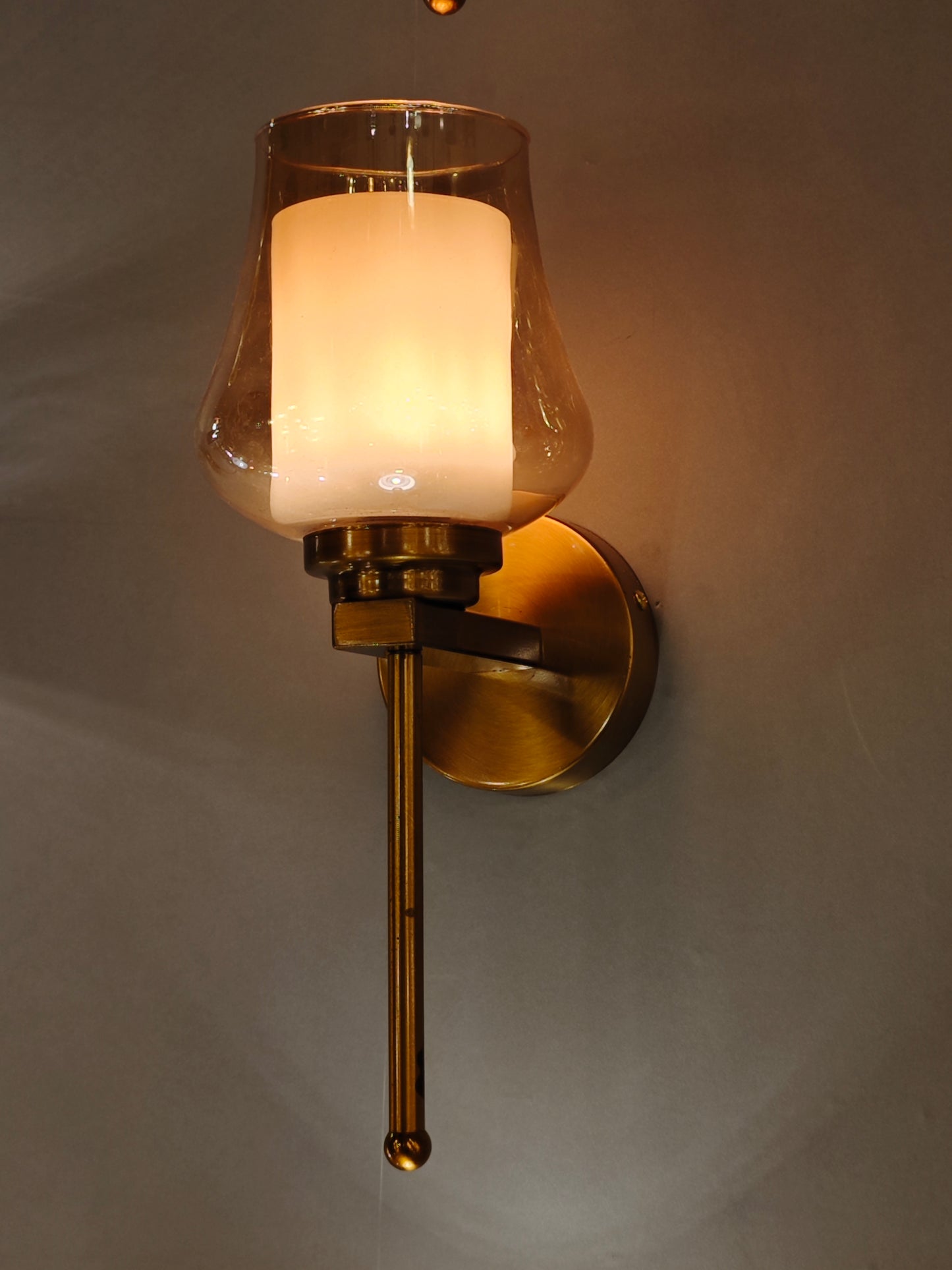 Clutch Wall Lamp