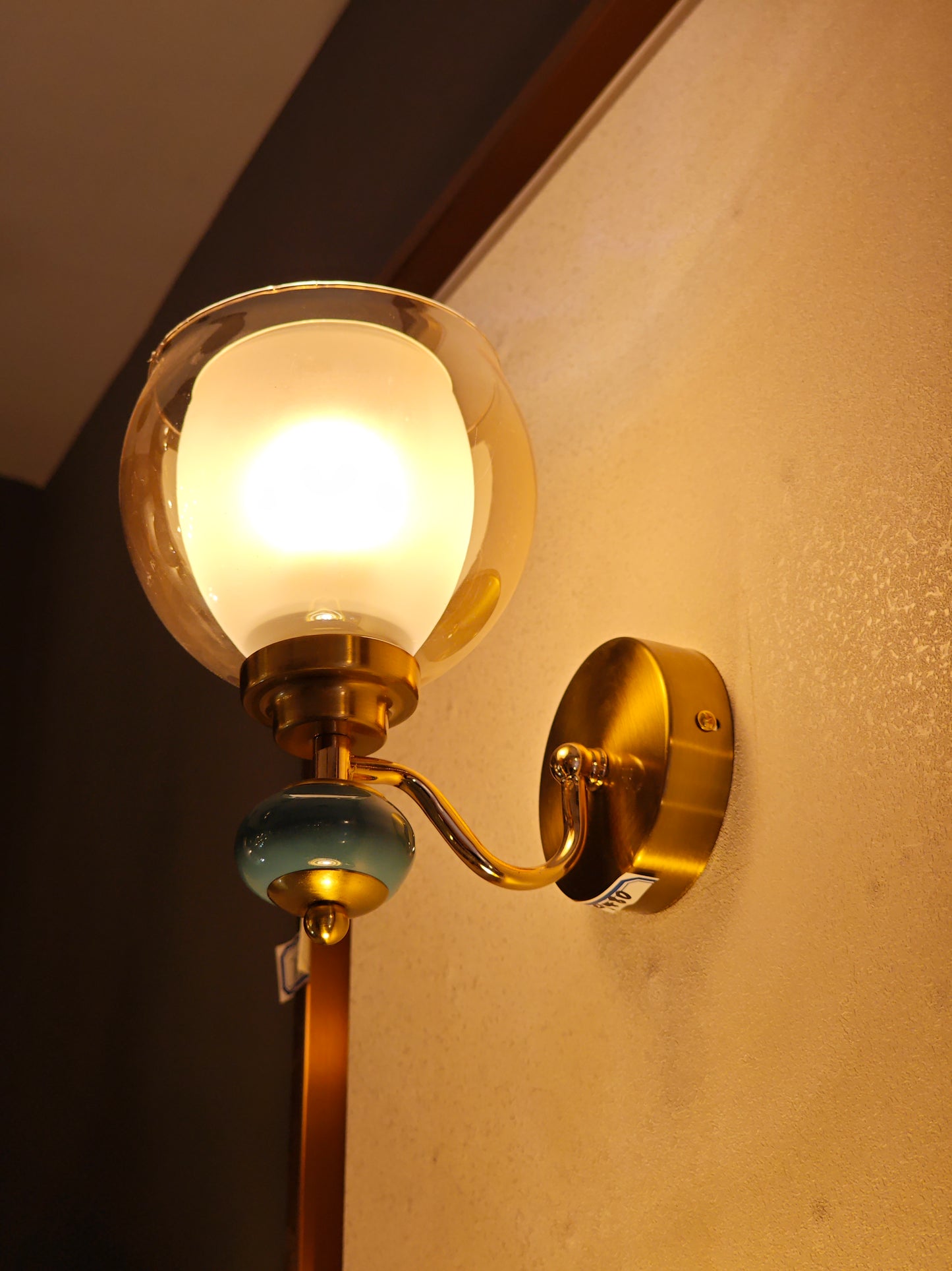 Altitude Wall Lamp