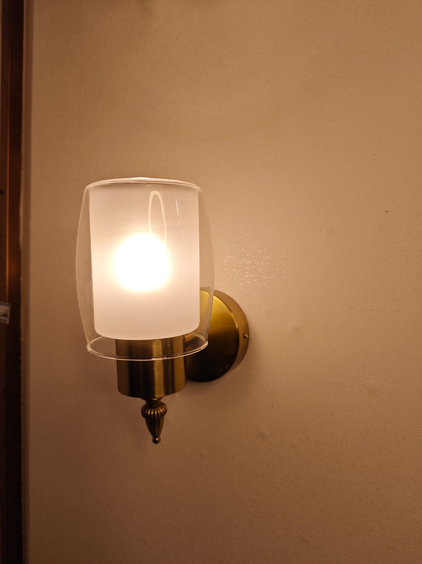 Ample Wall Lamp