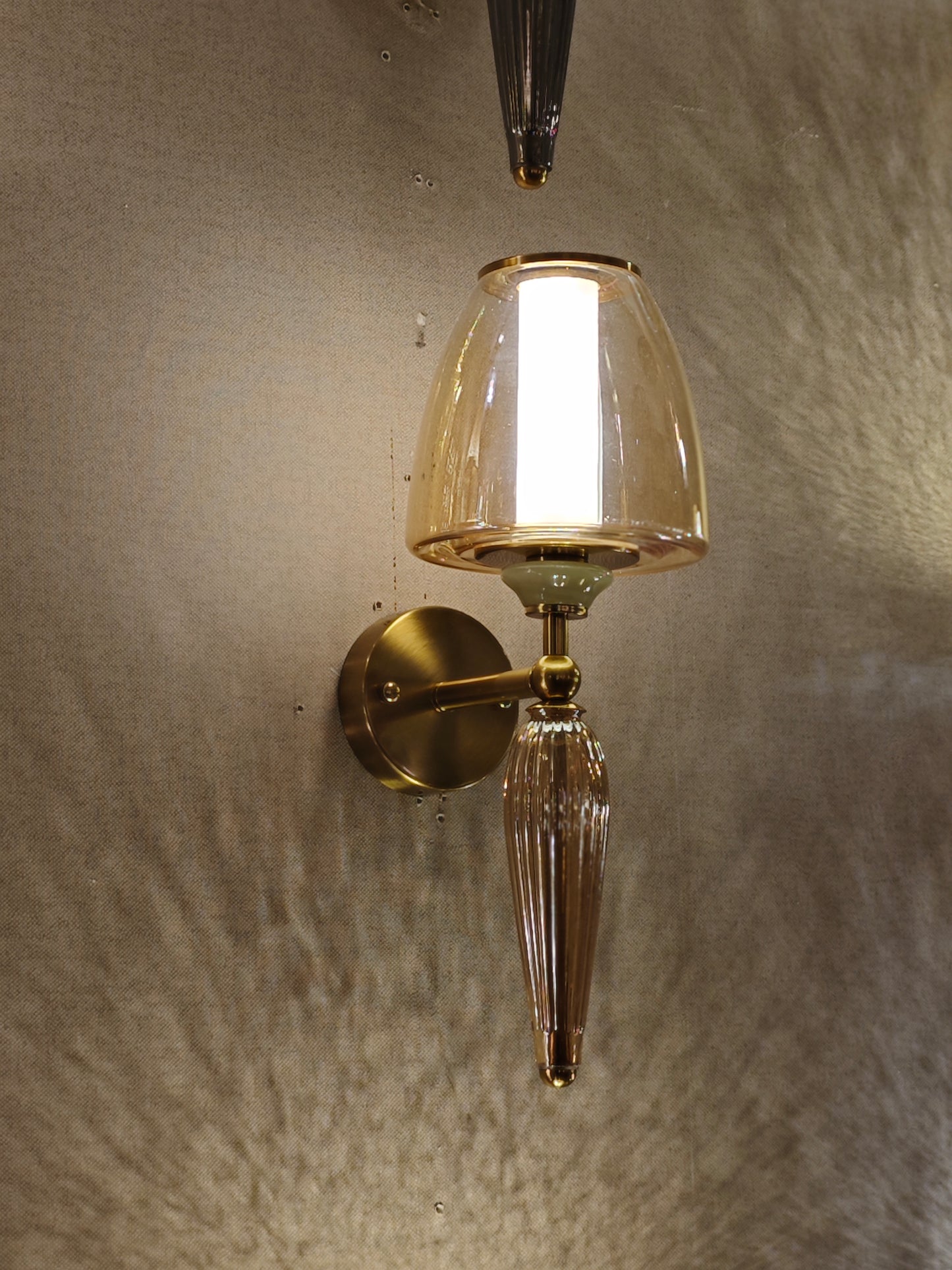 Caliber Wall Lamp