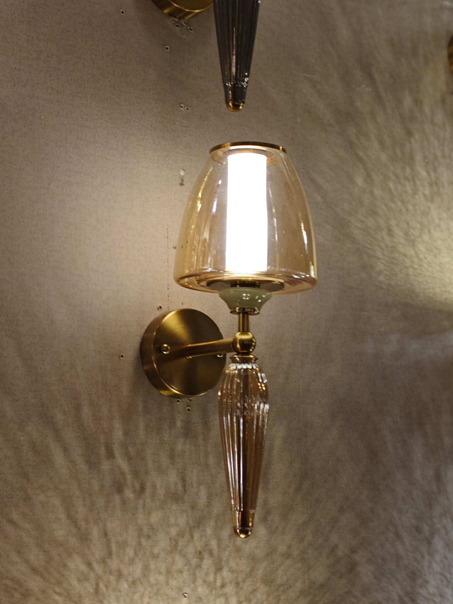 Caliber Wall Lamp