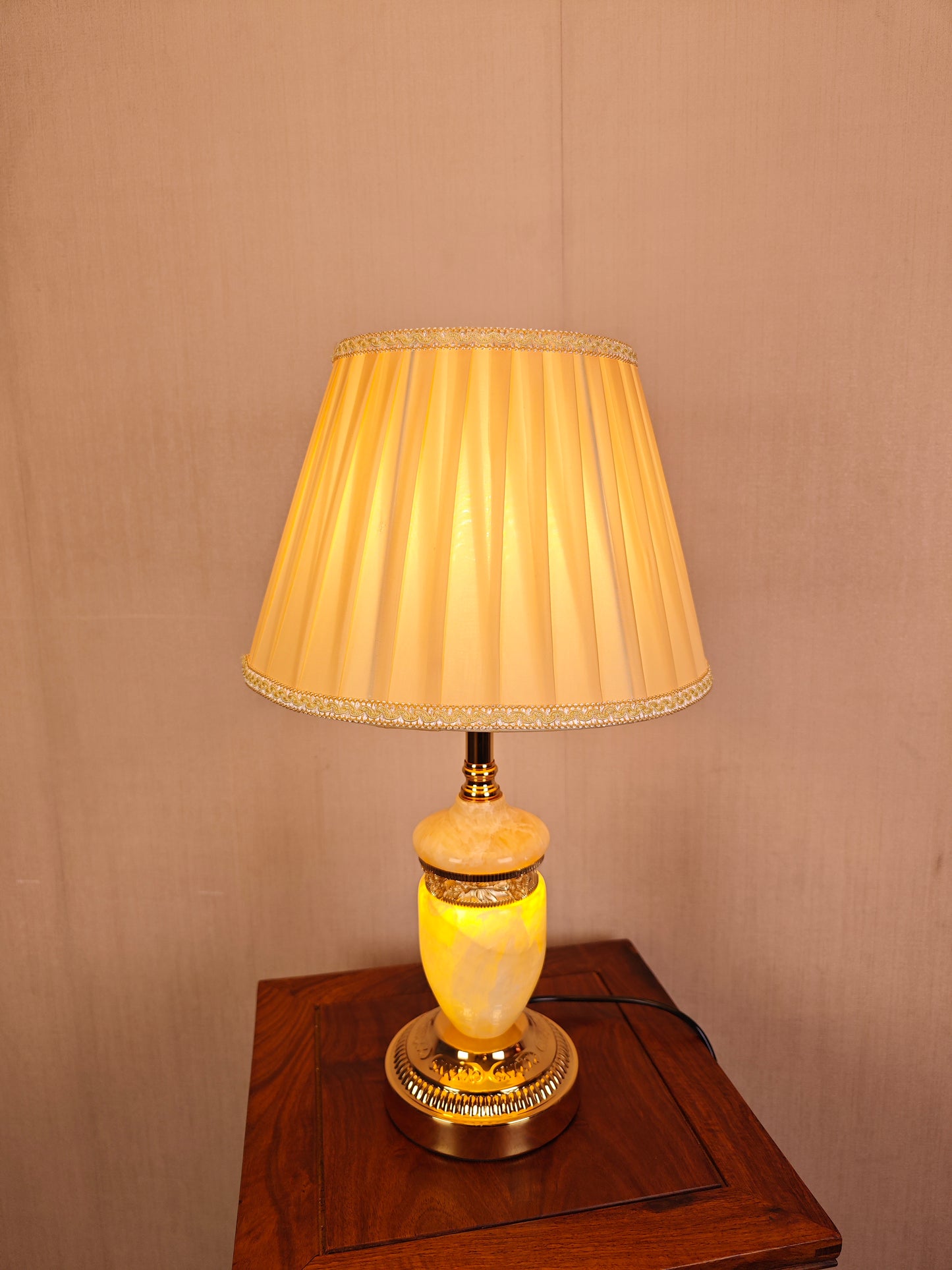 Grandeur Table Lamp