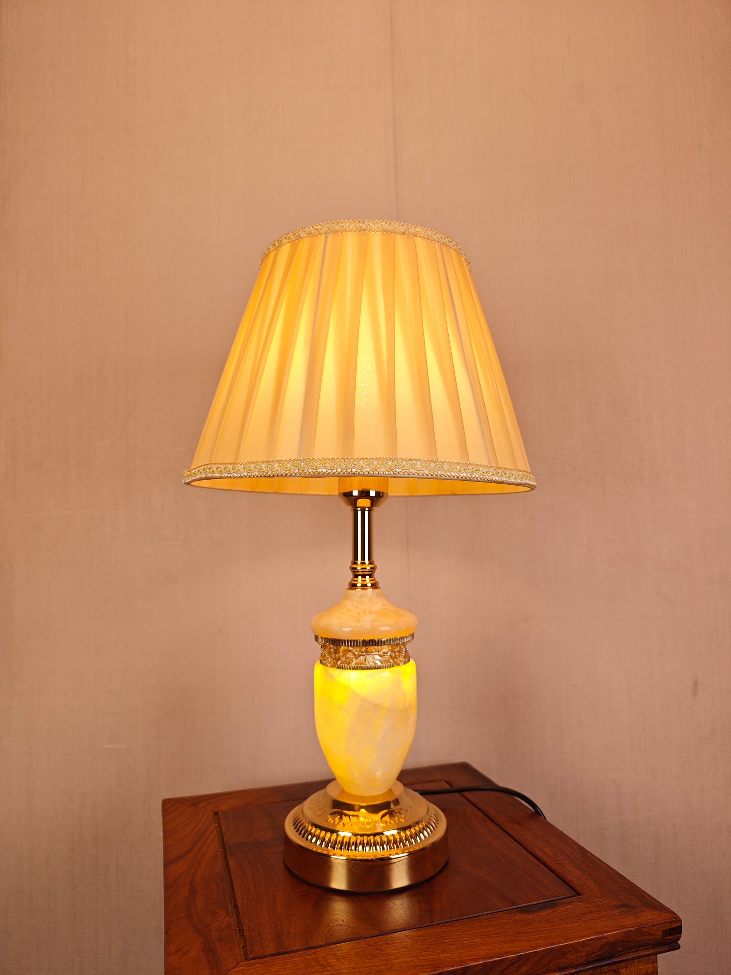 Grandeur Table Lamp