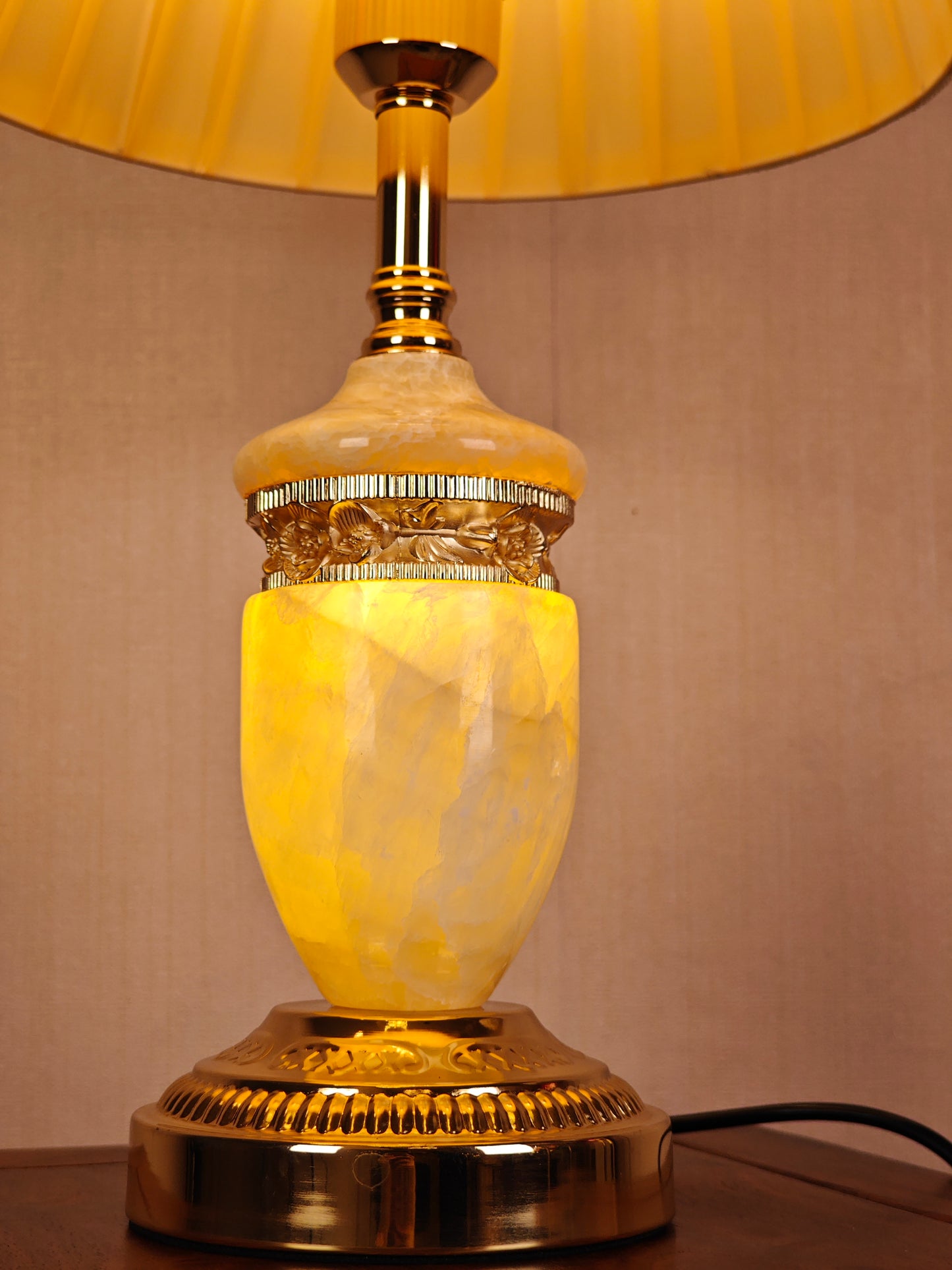 Grandeur Table Lamp